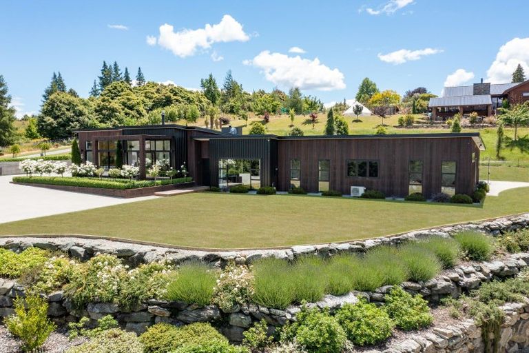 Photo of property in 6 Wineberry Lane, Wanaka, 9305