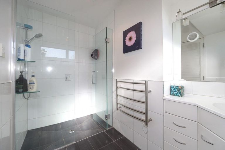 Photo of property in 28 Chester Street, Taradale, Napier, 4112