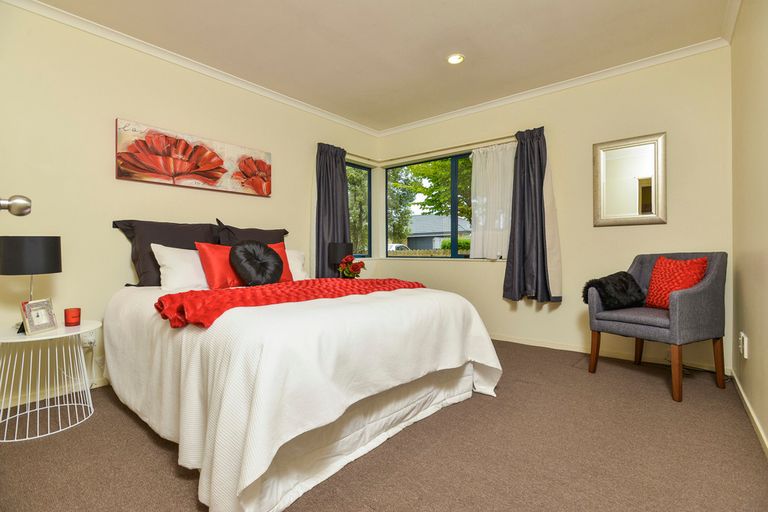 Photo of property in 41 Manuroa Road, Takanini, 2112