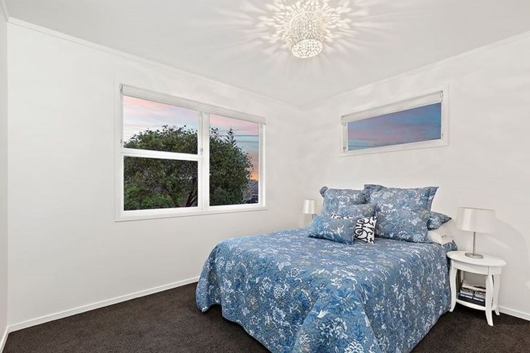 Photo of property in 27 Sunvue Road, Glen Eden, Auckland, 0602