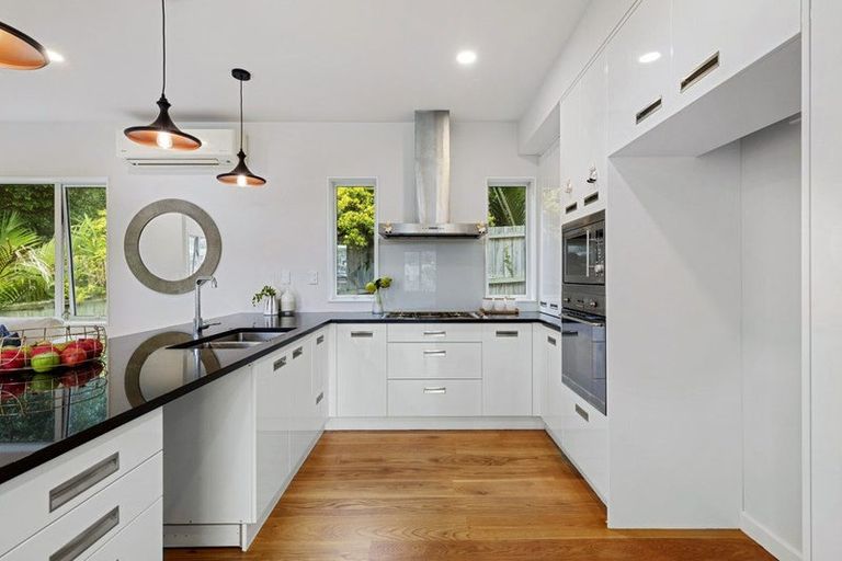 Photo of property in 487a East Coast Road, Murrays Bay, Auckland, 0630