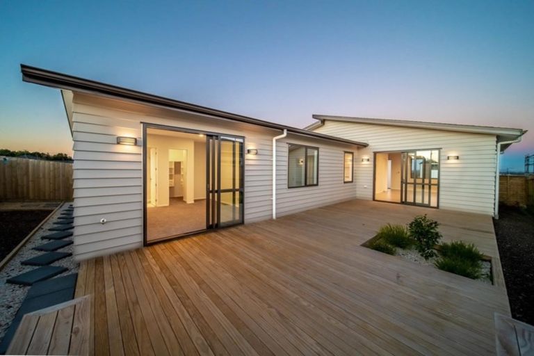 Photo of property in 11 Huahua Crescent, Papakura, 2110