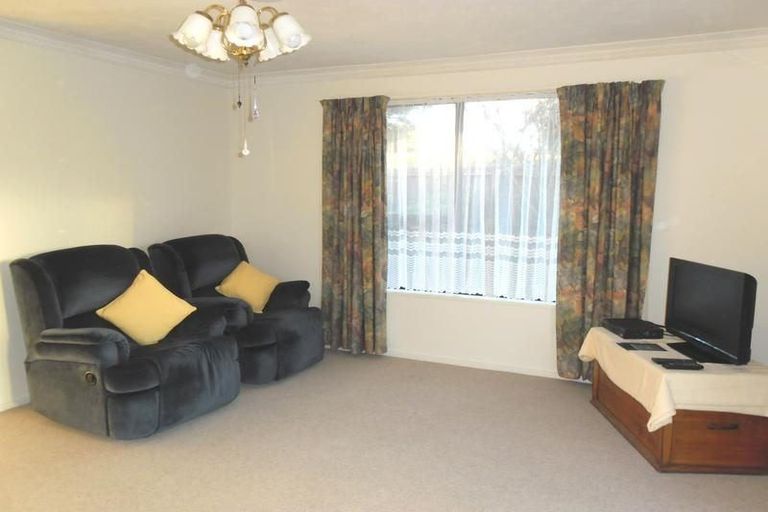 Photo of property in 2/21 Briarmont Street, Avondale, Christchurch, 8061