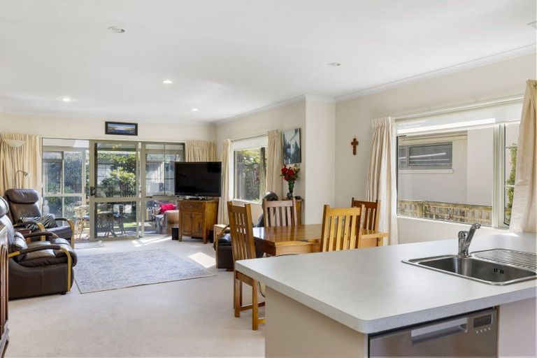 Photo of property in 4 Lakeridge Close, Rangatira Park, Taupo, 3330