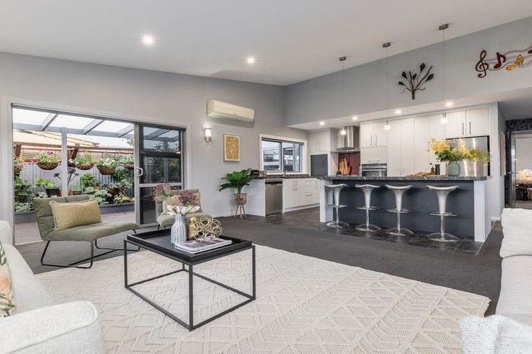 Photo of property in 6a Queenwood Road, Levin, 5510