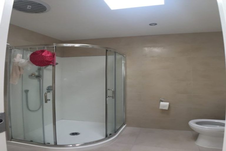 Photo of property in 94 Lynwood Road, New Lynn, Auckland, 0600