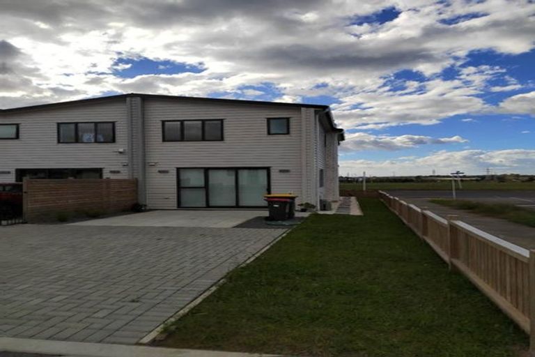 Photo of property in 30 Auranga Drive, Karaka, 2113