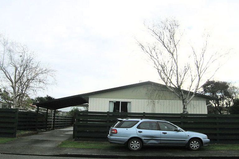 Photo of property in 17 Makarini Street, Paraparaumu, 5032