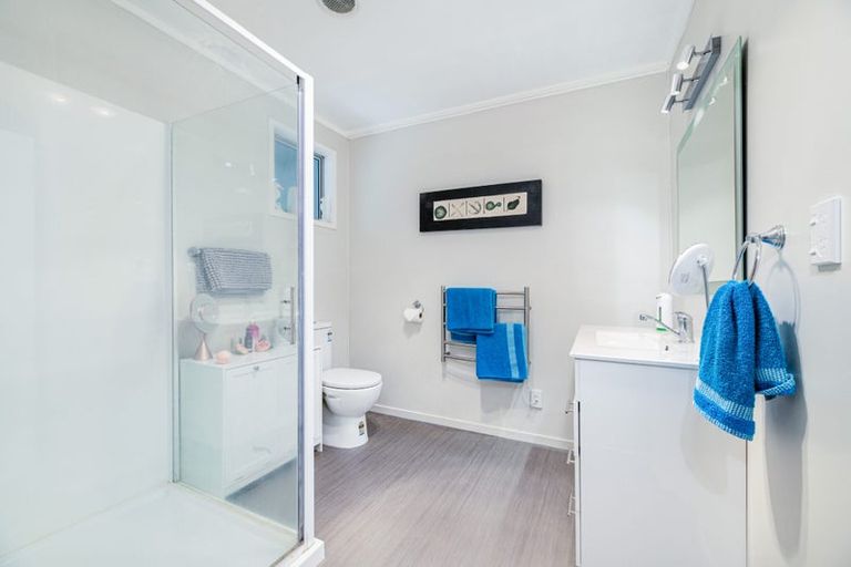 Photo of property in 51 Onedin Place, Titirangi, Auckland, 0604