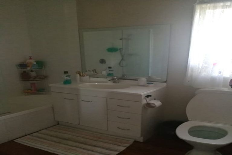 Photo of property in 48 Cyclarama Crescent, Massey, Auckland, 0614