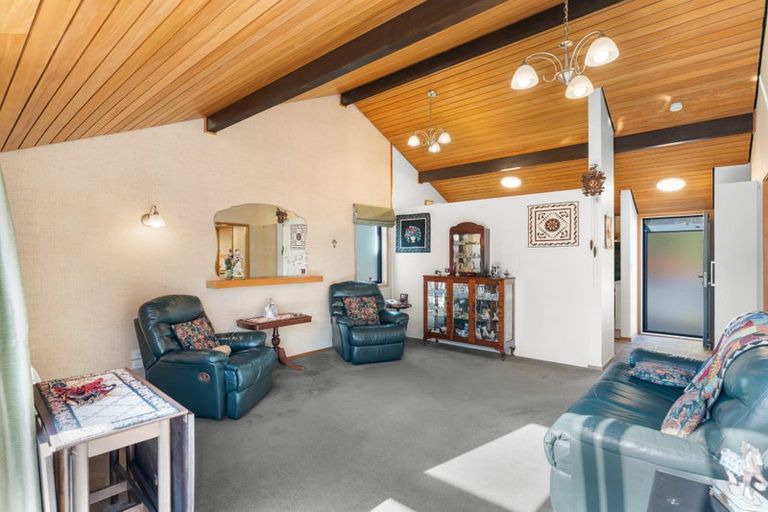 Photo of property in 2/207a Fifield Terrace, Opawa, Christchurch, 8023