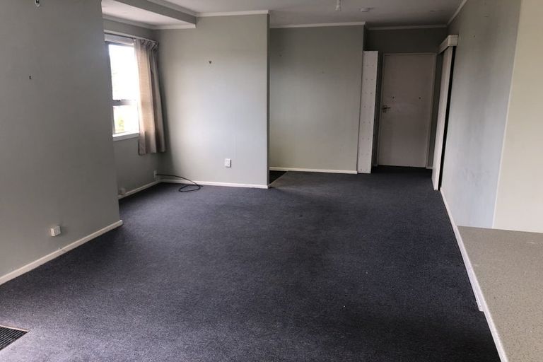 Photo of property in 1/6 Mataroa Avenue, Northland, Wellington, 6012