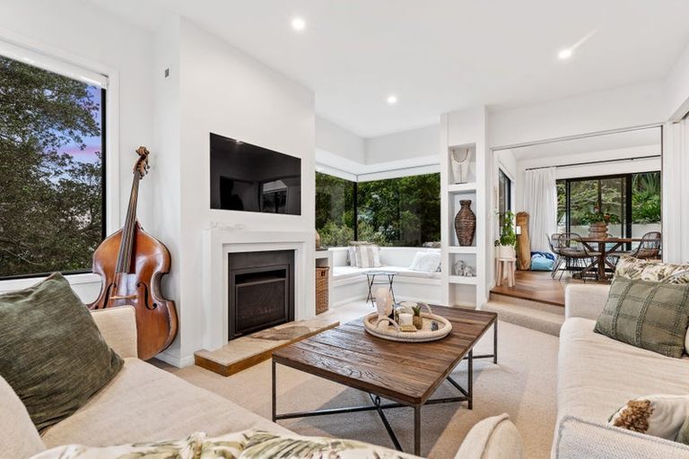 Photo of property in 10 Zita Avenue, Matakatia, Whangaparaoa, 0930