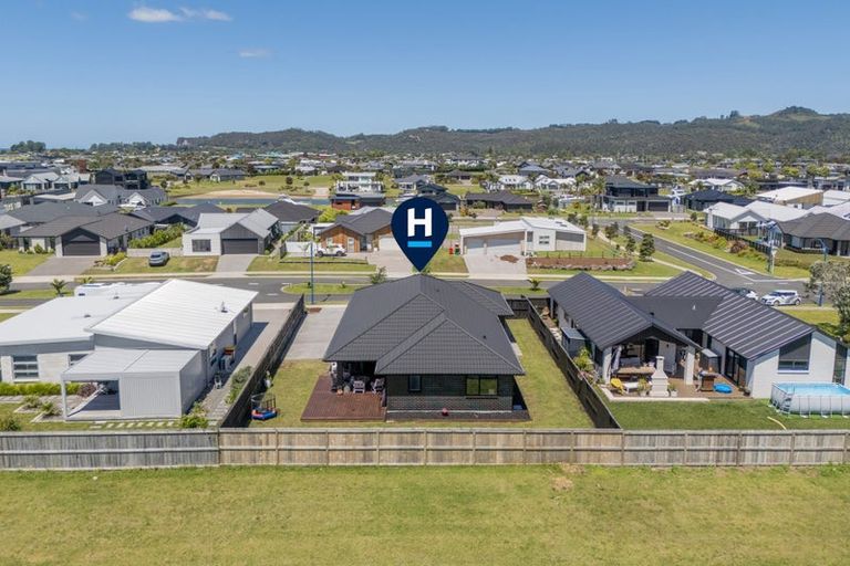 Photo of property in 10 Onerere Drive, Whitianga, 3510