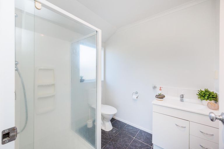 Photo of property in 20 Johnstone Drive, Fitzherbert, Palmerston North, 4410