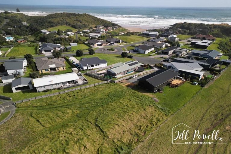 Photo of property in 7 Snapper Street, Baylys Beach, 0377