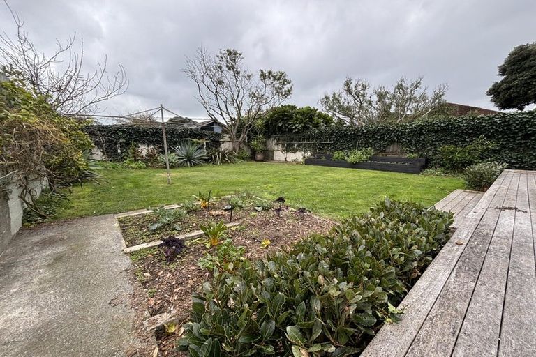 Photo of property in 38 Oroua Street, Eastbourne, Lower Hutt, 5013