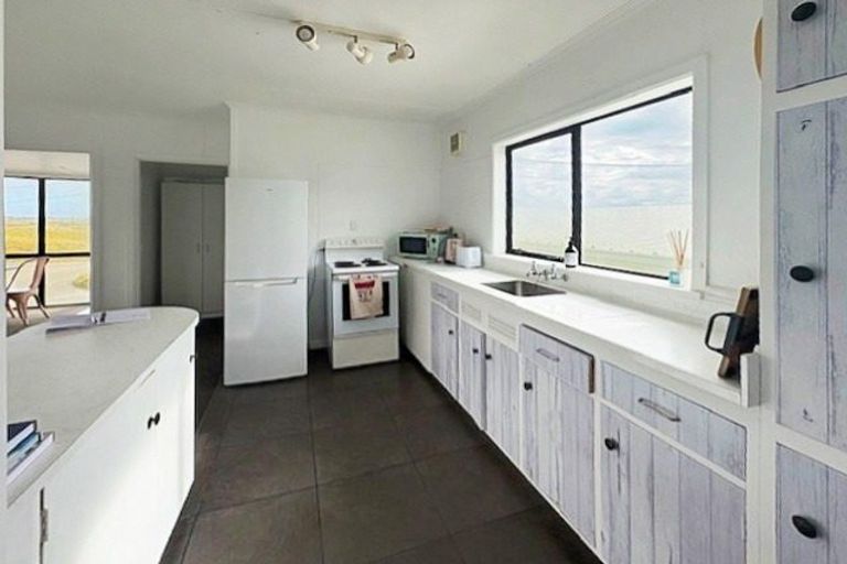 Photo of property in 21 Ocean Beach Street, Foxton Beach, Foxton, 4815
