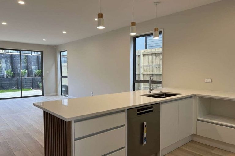 Photo of property in 11 Kapehu Road, Silverdale, 0932