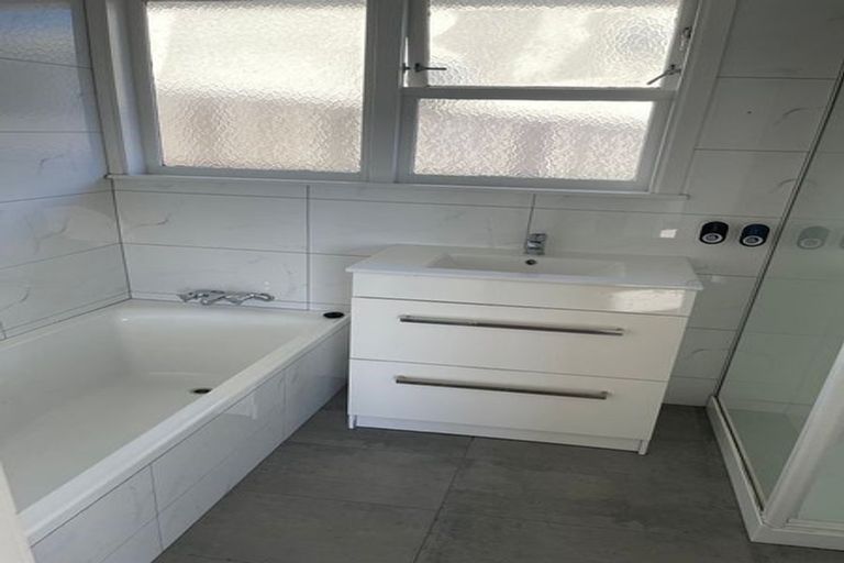 Photo of property in 72 Kenmore Street, Newlands, Wellington, 6037