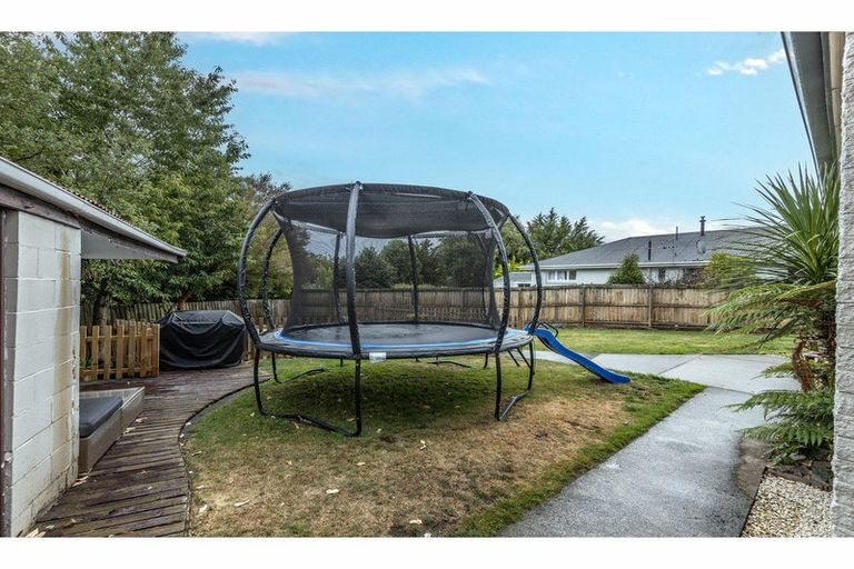 Photo of property in 17 Opal Place, Casebrook, Christchurch, 8051