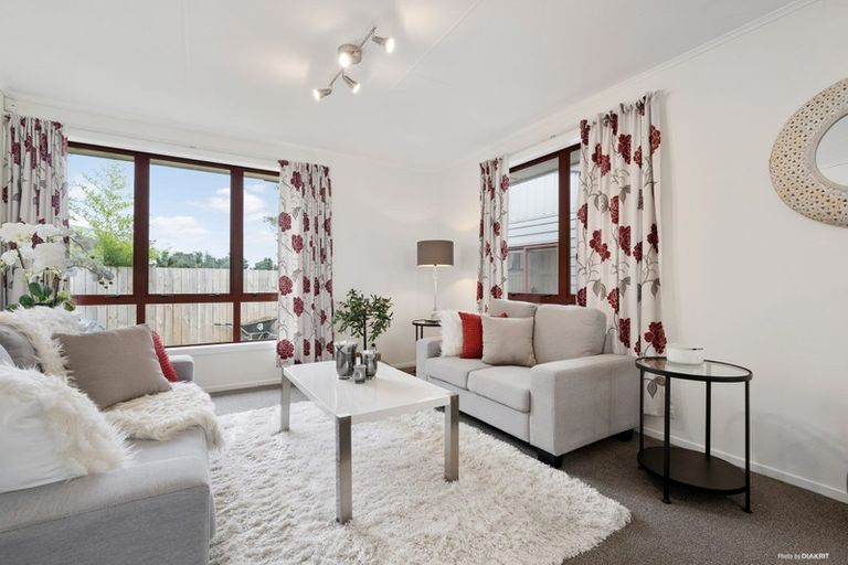 Photo of property in 35 Comet Crescent, Mangere, Auckland, 2022