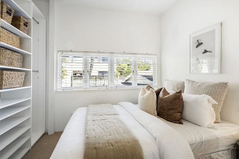 Photo of property in 2/40a Norwood Road, Bayswater, Auckland, 0622