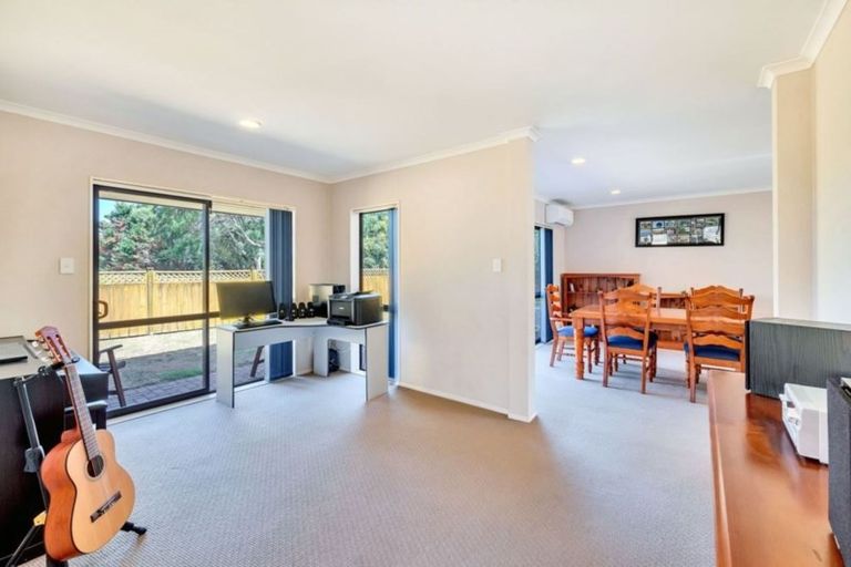 Photo of property in 19 Ashkirk Place, Wattle Downs, Auckland, 2103