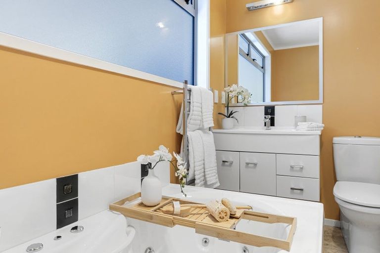 Photo of property in 10 Northcroft Street, Waitahanui, Taupo, 3378