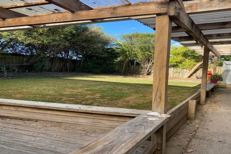 Photo of property in 12 Amorino Drive, Red Beach, 0932