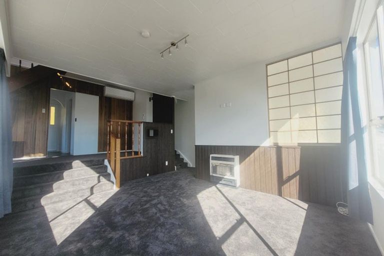 Photo of property in 114 Gloaming Hill, Titahi Bay, Porirua, 5022