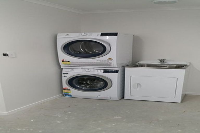 Photo of property in 124b Cambridge Terrace, Fairfield, Lower Hutt, 5011