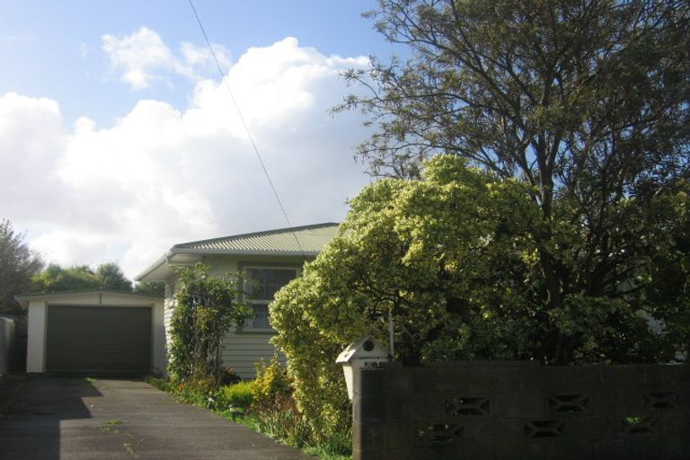 Photo of property in 75 Sutherland Crescent, Westbrook, Palmerston North, 4412