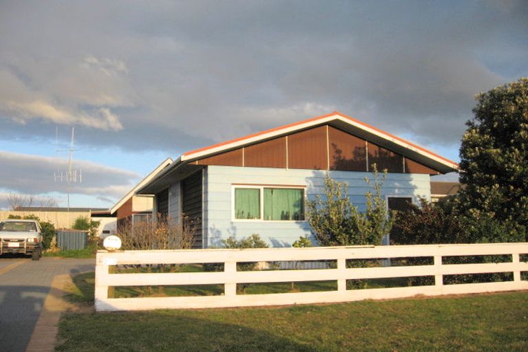 Photo of property in 212 Rangi Avenue, Whangamata, 3620