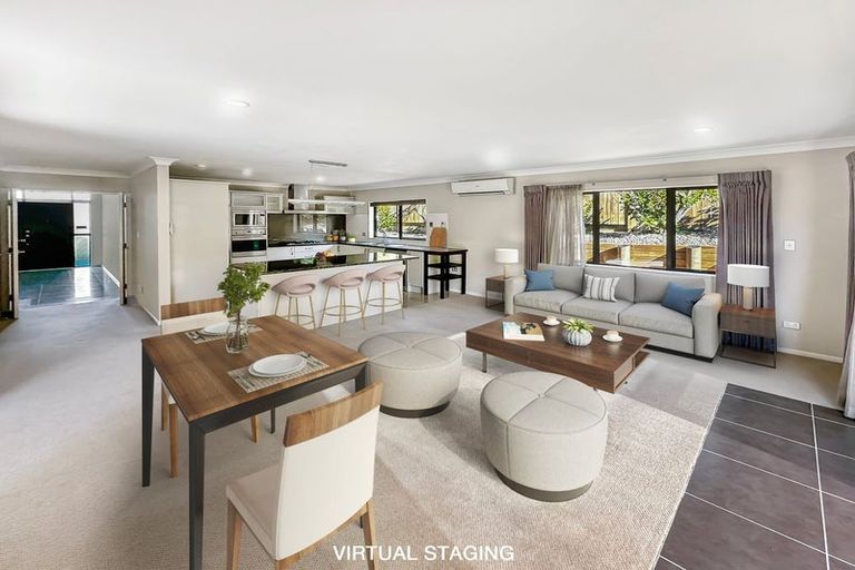 Photo of property in 5 Gibbston Crescent, Flat Bush, Auckland, 2016