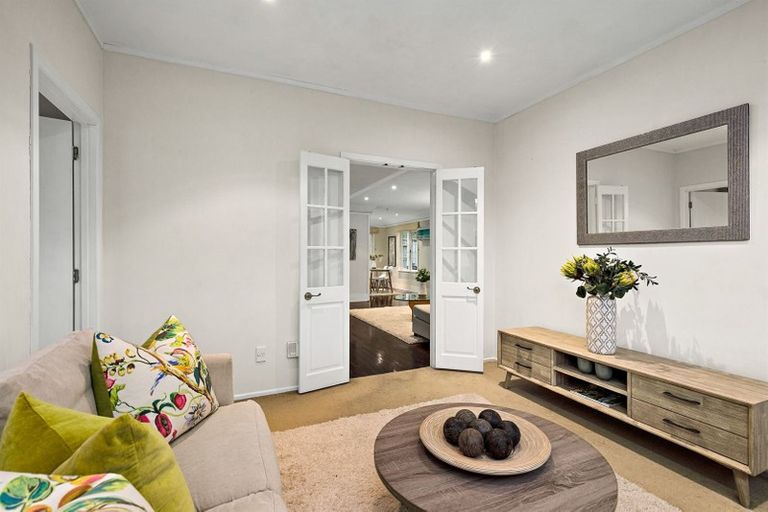 Photo of property in 1/86 Beach Road, Castor Bay, Auckland, 0620