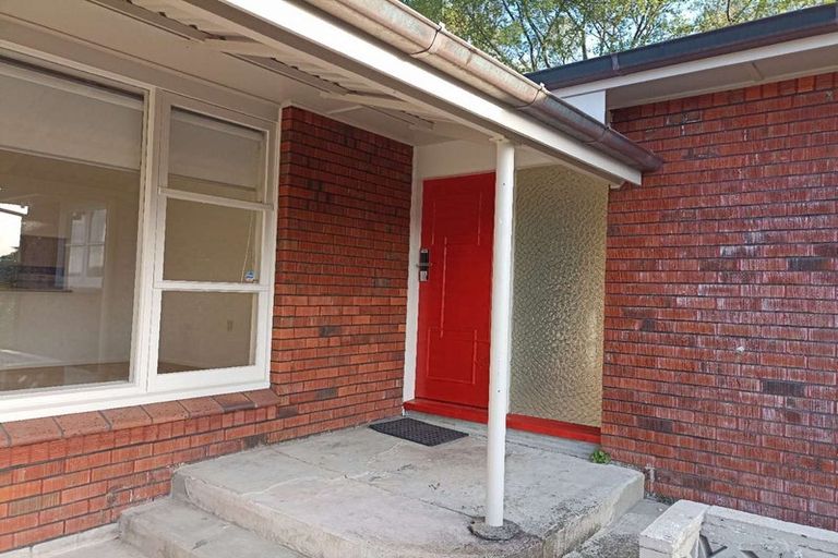 Photo of property in 15 Pohutukawa Avenue, Red Beach, 0932