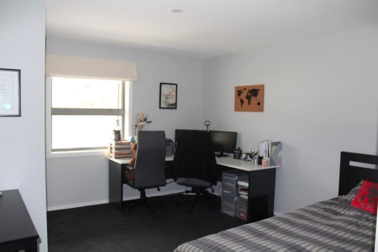 Photo of property in 2 Hull Place, Whitby, Porirua, 5024