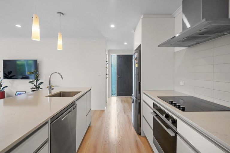 Photo of property in 5 Sauterne Road, Kumeu, 0810