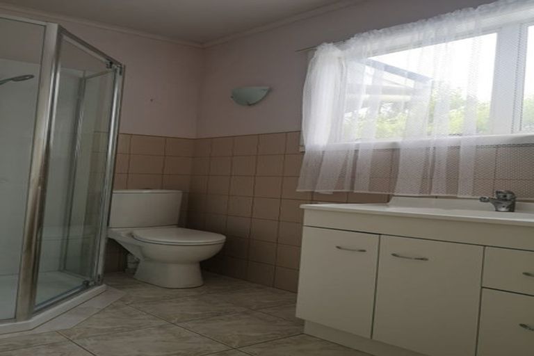 Photo of property in 90 Beach Road, Mellons Bay, Auckland, 2014