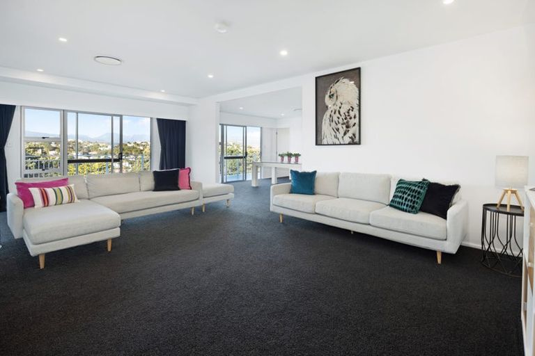 Photo of property in 99 Akaroa Drive, Maupuia, Wellington, 6022