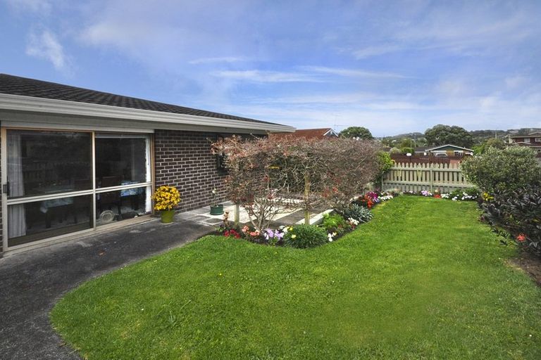 Photo of property in 10 Faith Bullock Place, New Lynn, Auckland, 0600