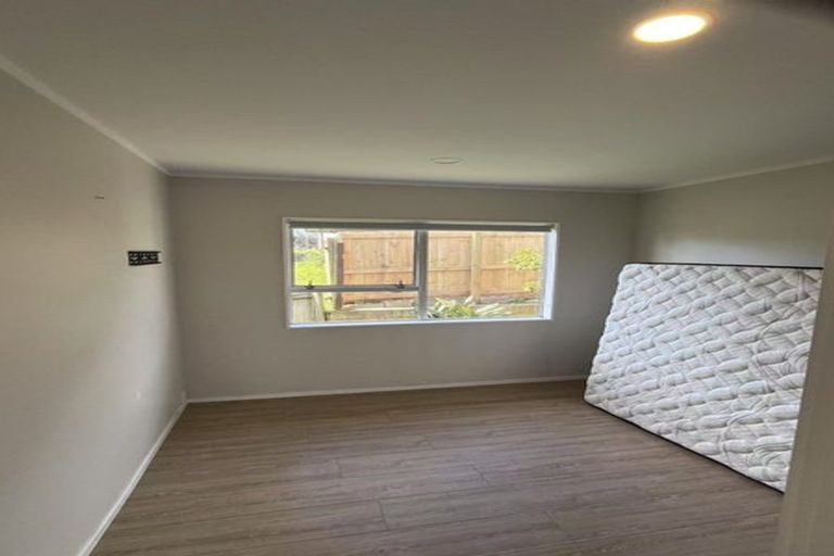 Photo of property in 15 Lyford Crescent, Sunnynook, Auckland, 0620