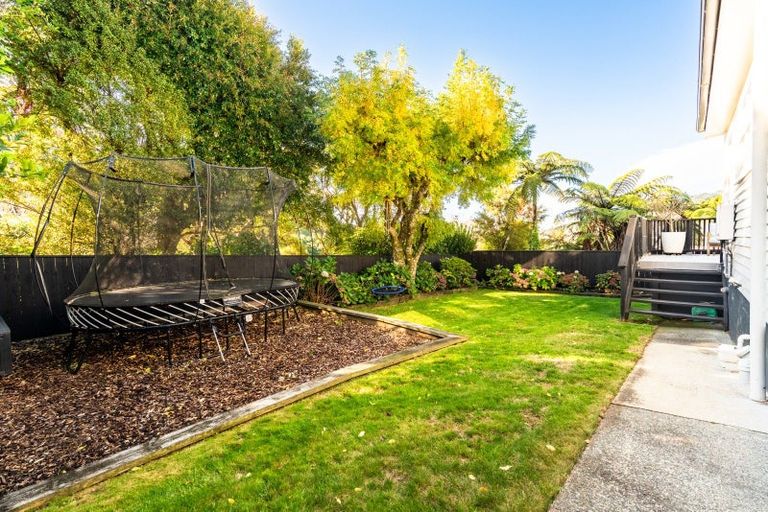 Photo of property in 21 Waikare Street, Karori, Wellington, 6012