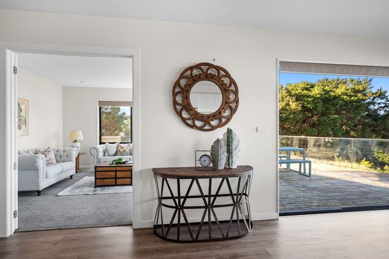 Photo of property in 14 Rathmullen Place, Pinehill, Auckland, 0632