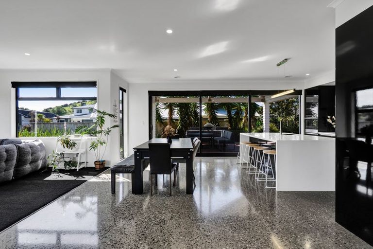 Photo of property in 6 Pebble Beach Court, Waiwhakaiho, New Plymouth, 4312