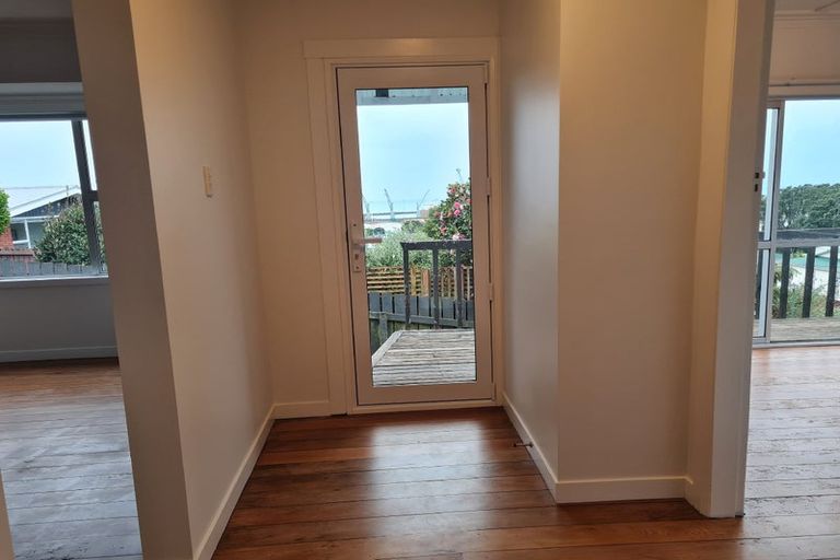 Photo of property in 54 Pioneer Road, Moturoa, New Plymouth, 4310