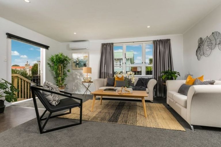 Photo of property in 48 Waimumu Road, Massey, Auckland, 0614