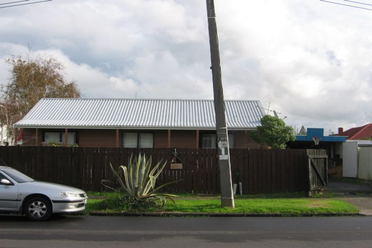 Photo of property in 1 Grayson Avenue, Papatoetoe, Auckland, 2104