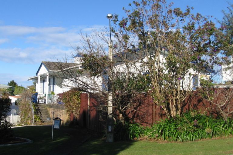 Photo of property in 15 Keegan Drive, Massey, Auckland, 0614